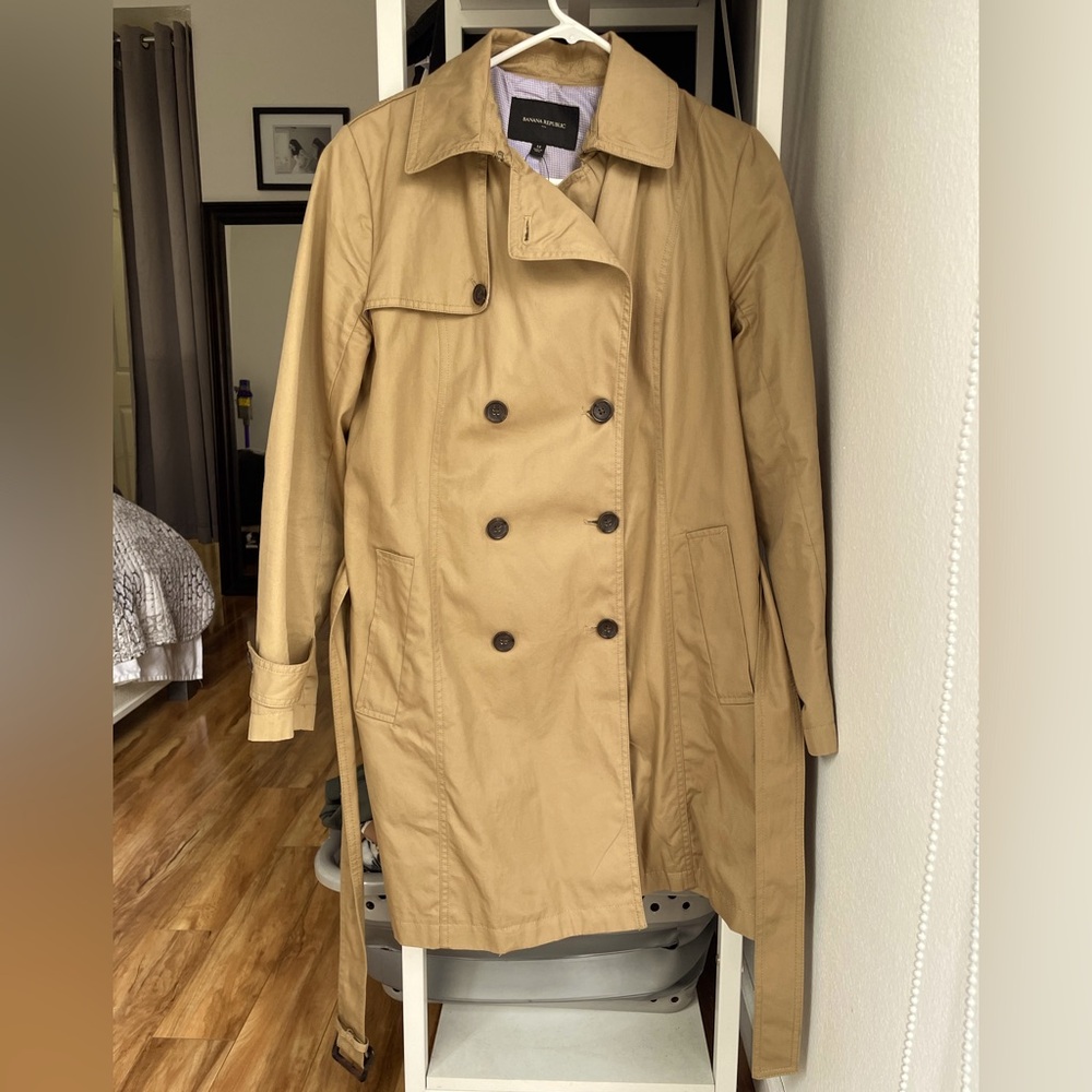 Banana Republic Women's Tan Rain/Shine Trench Coat Size M